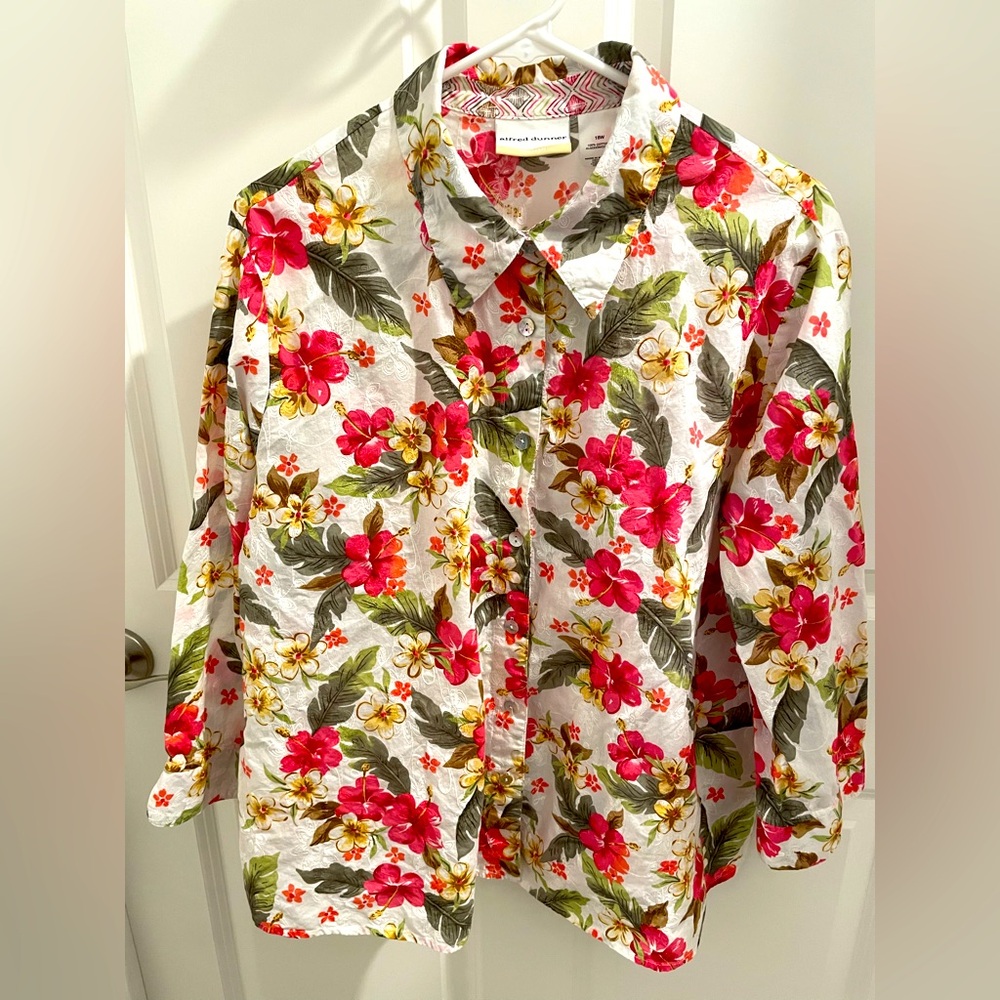 Alfred Dunner 100% cotton woman’s blouse, tropical look.